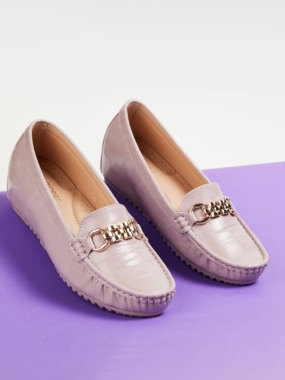 

Ginger by Lifestyle Women Textured Loafers, Purple