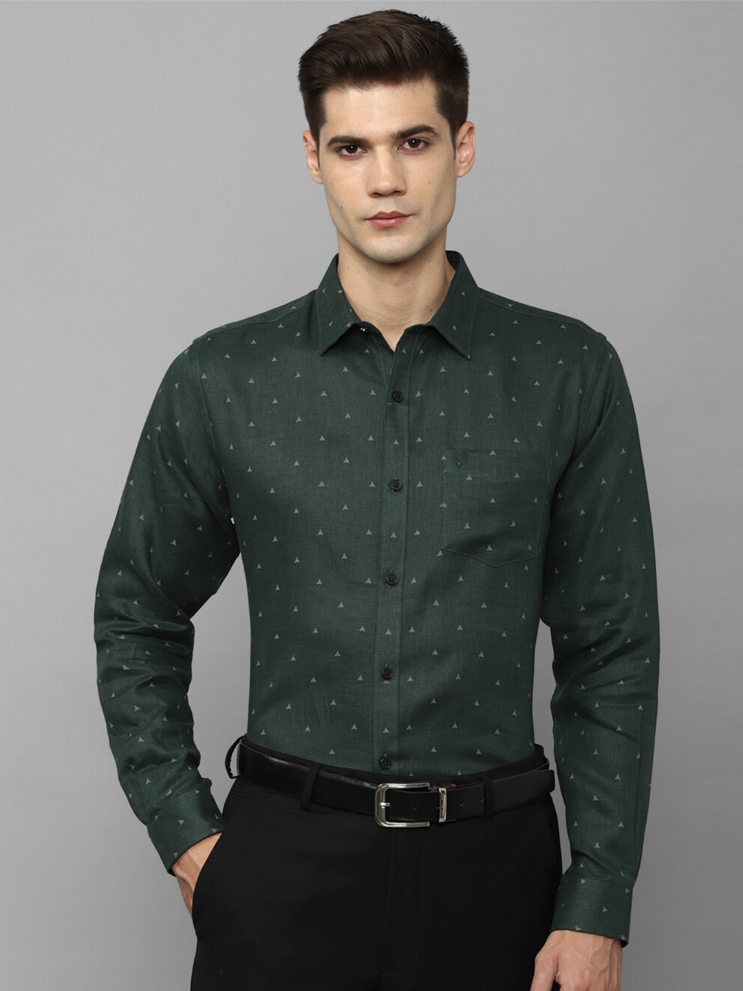 

Allen Solly Slim Fit Ditsy Printed Spread Collar Pure Linen Formal Shirt, Green