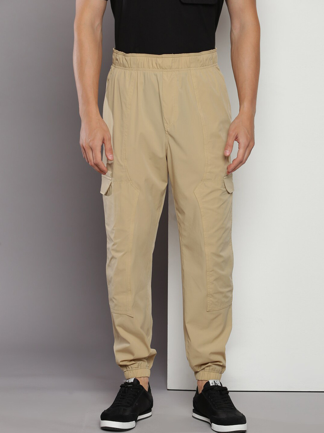 

Calvin Klein Jeans Men Slim Fit Cargo Joggers, Beige