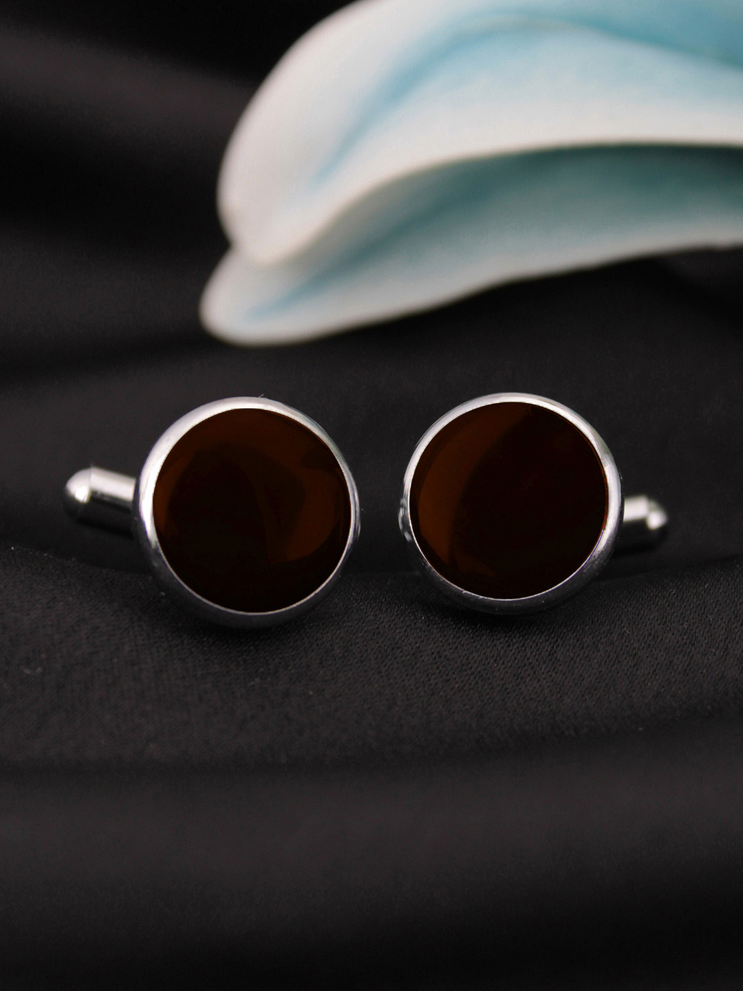 

Kavove The Classic Saga Cufflink, Silver
