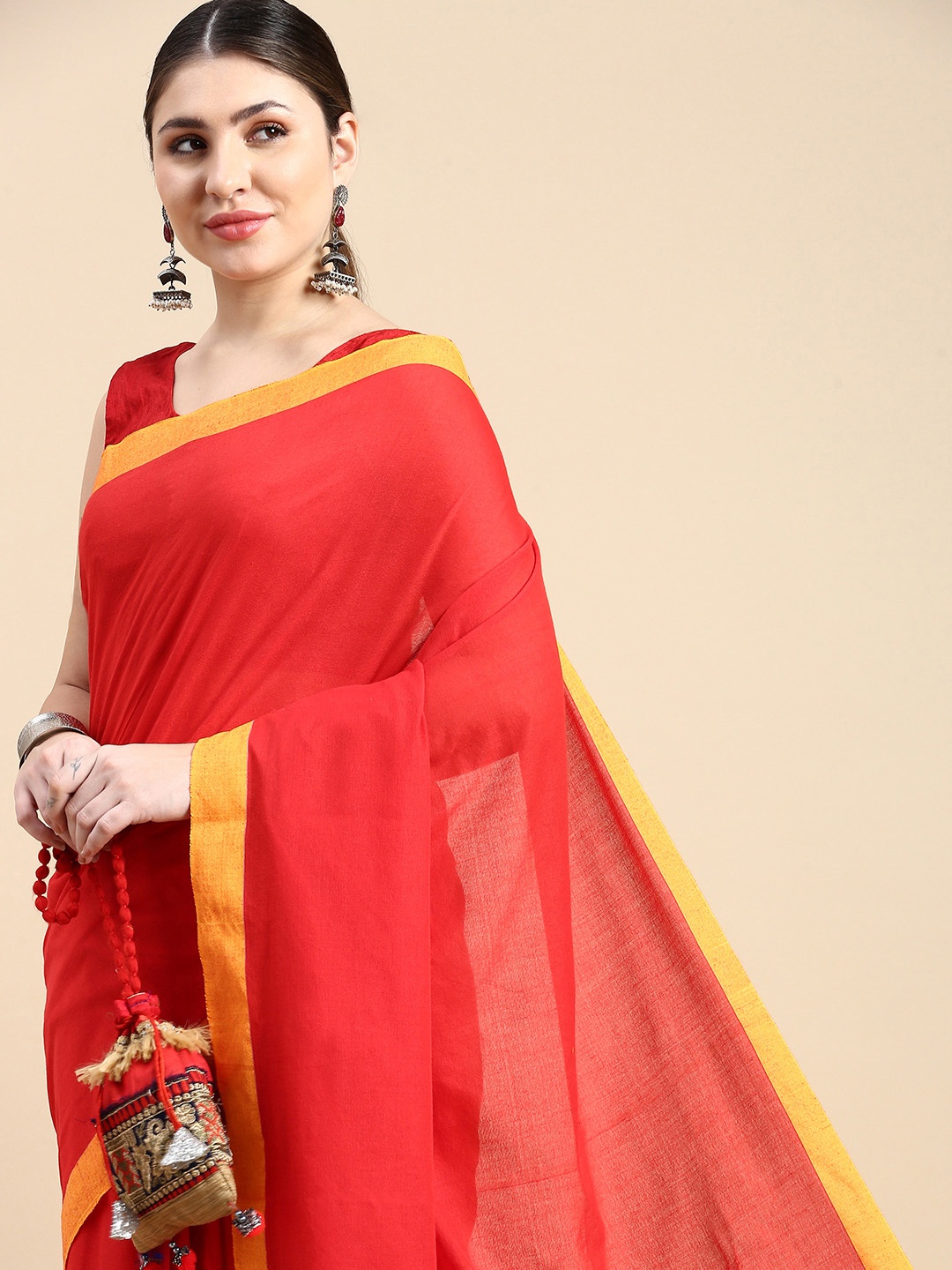 

DESH BIDESH Solid Pure Cotton Taant Saree, Red