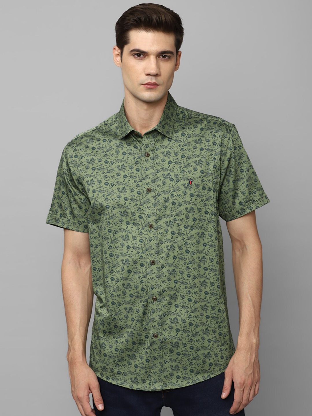 

Louis Philippe Jeans Floral Printed Slim Fit Opaque Pure Cotton Causal Shirt, Green