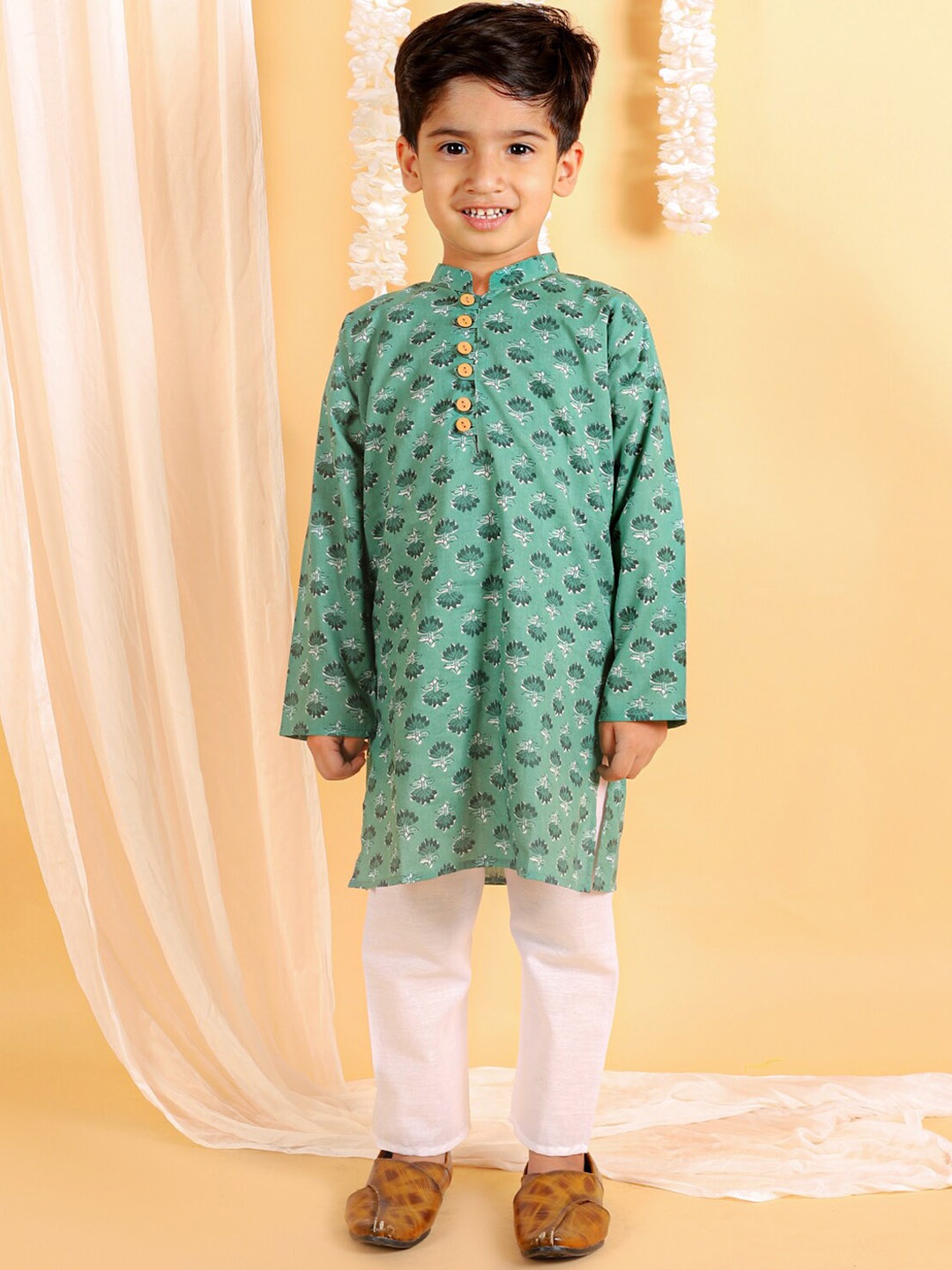 

The Mom Store Boys Mandarin Collar Floral Printed Regular Pure Cotton Kurta with Pyjamas, Green