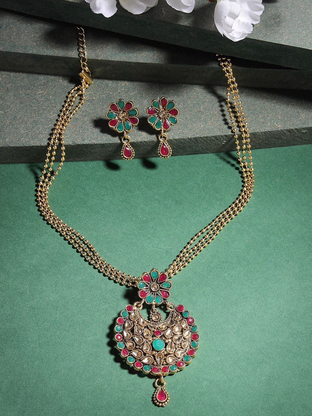 

Sukkhi Gold-Plated Stone-Studded Jewellery Set