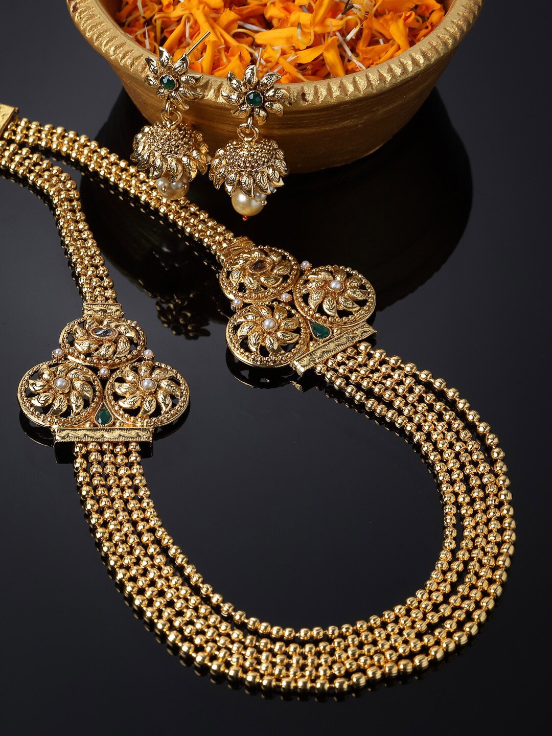 

Sukkhi Gold-Plated Kundan Studded & Beaded Jewellery Set