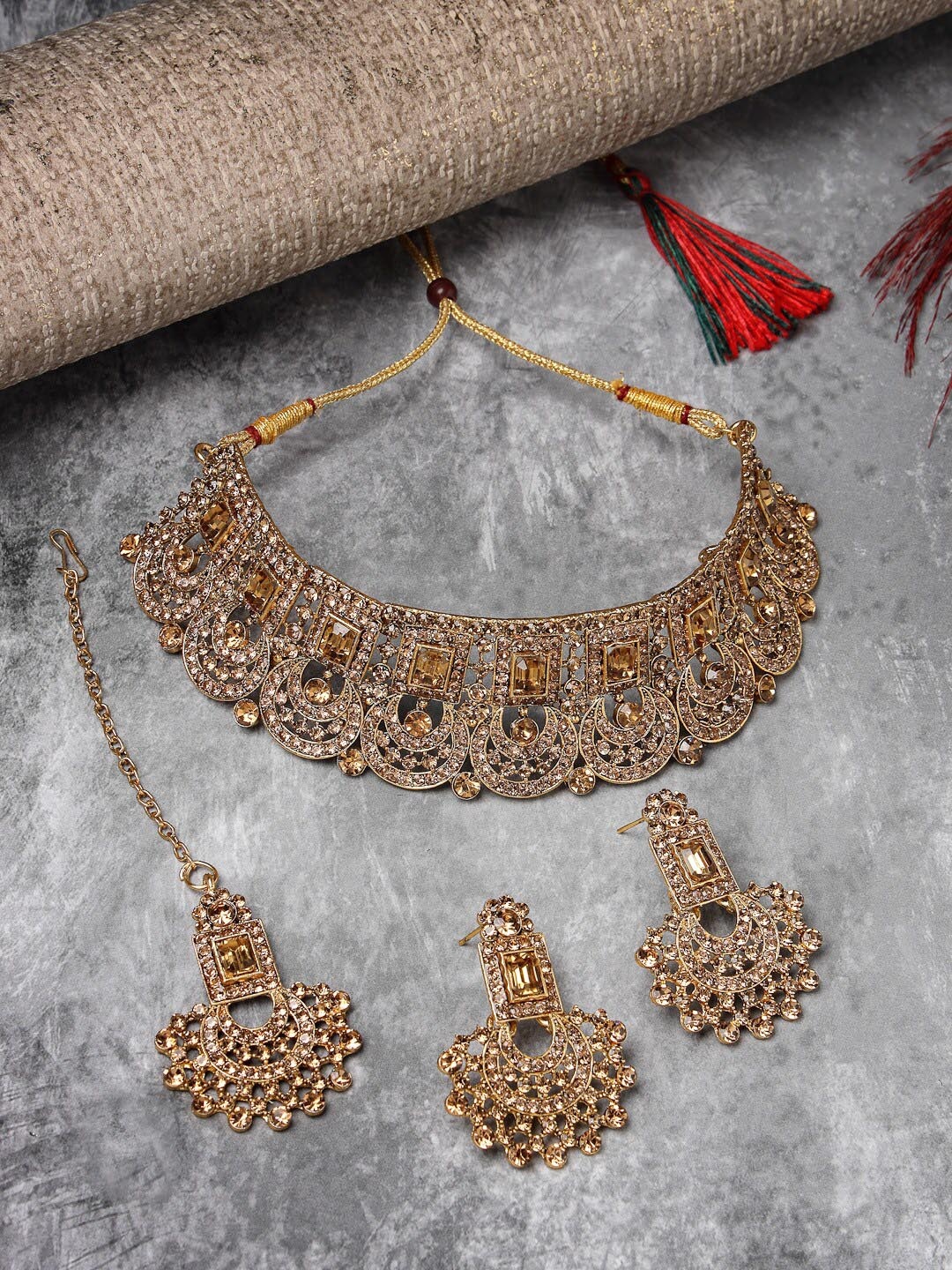 

Sukkhi Gold-Plated American Diamond Studded Choker Jewellery Set