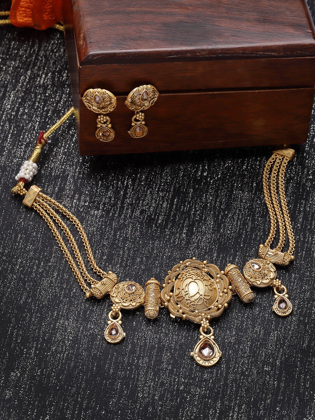 

Sukkhi Gold-Plated Stone-Studded Choker Jewellery Set