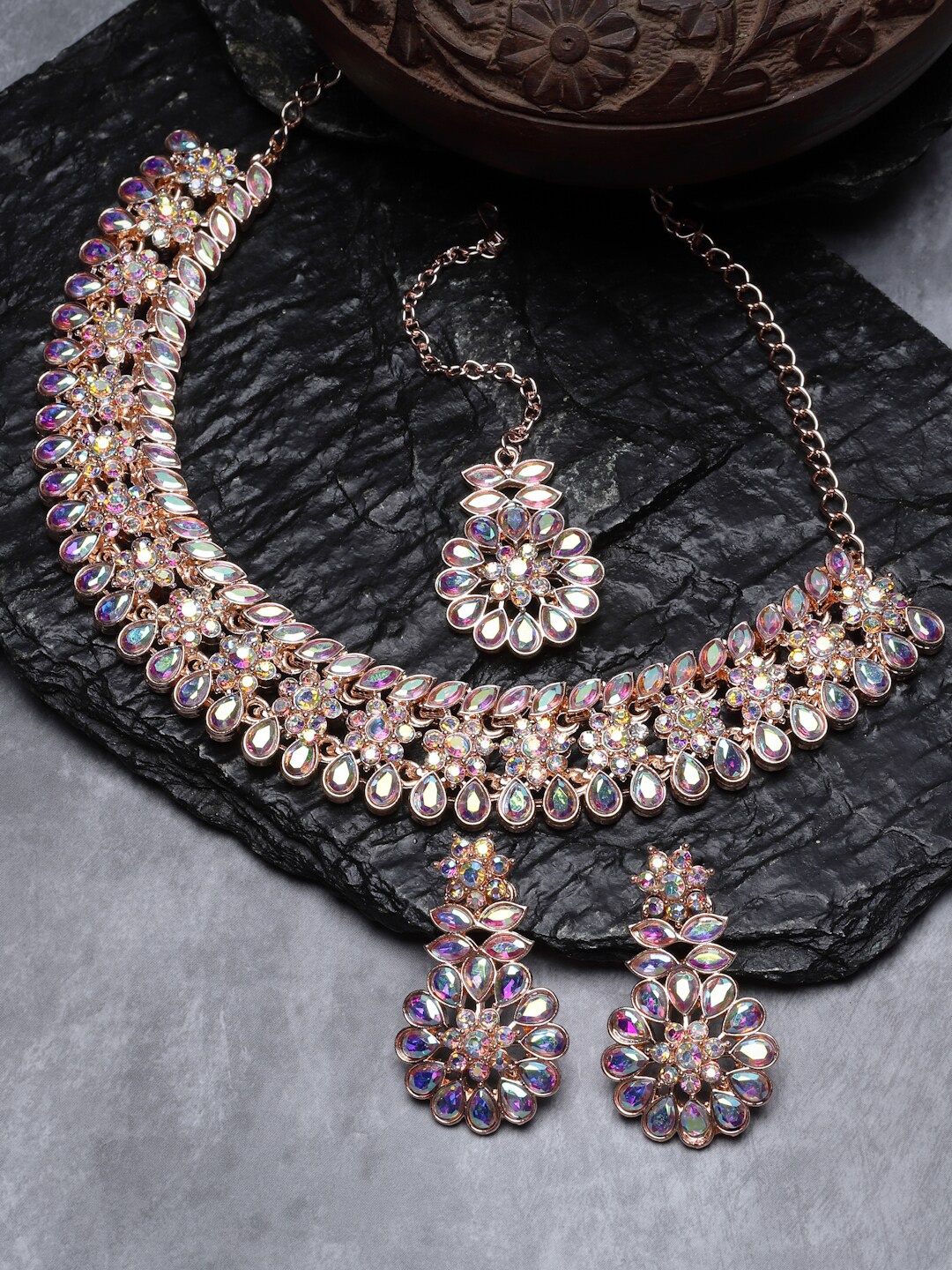 

Sukkhi Rose Gold-Plated Stone-Studded Jewellery Set With Maangtikka