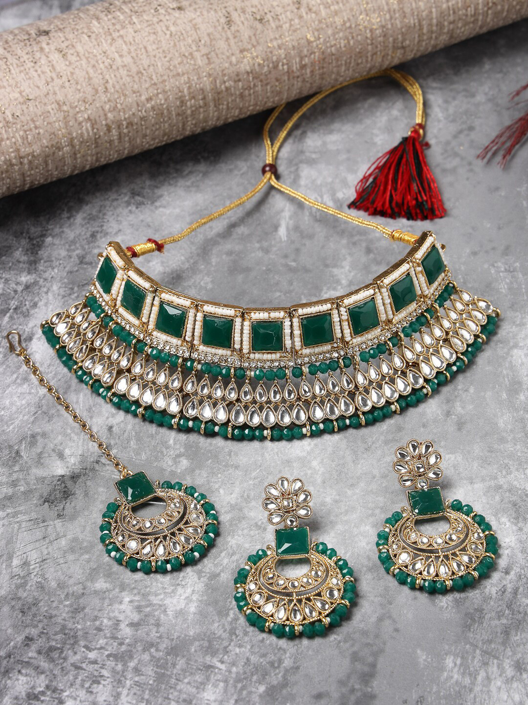 

Sukkhi Gold-Plated Kundan-Studded & Beaded Jewellery Set