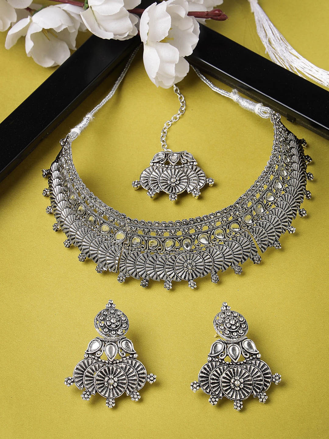 

Sukkhi Silver Plate & Kundan Studded Jewellery Set