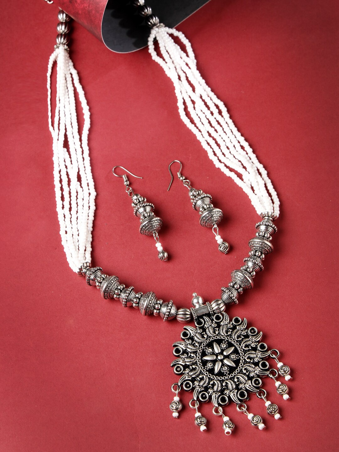 

Sukkhi Silver Plated & Beaded Jewellery Set