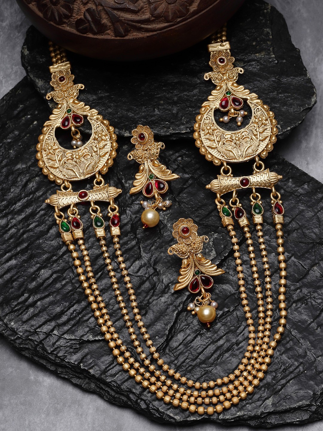 

Sukkhi Gold Plated & Kundan Studded Jewellery Set