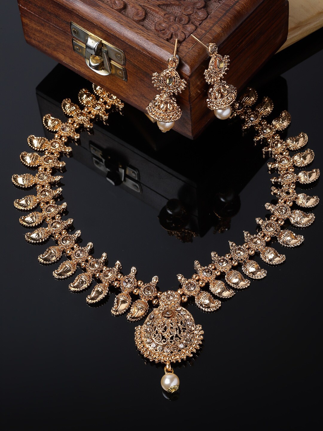 

Sukkhi Classical Temple Gold-Plated Stone-Studded & Beaded Jewellery Set