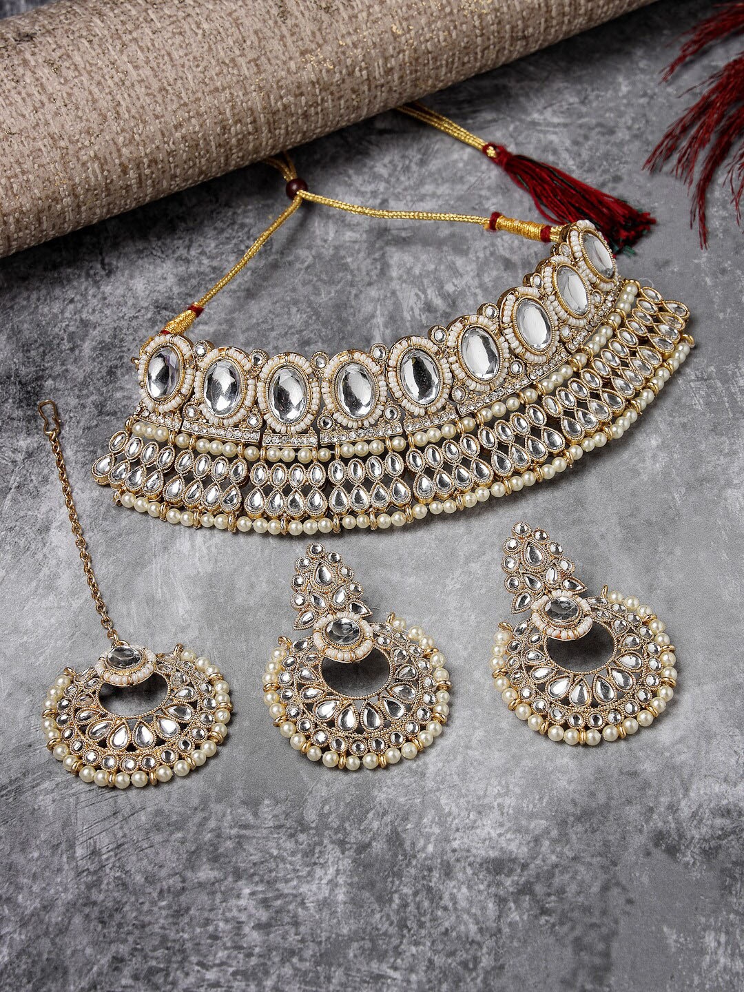 

Sukkhi Gold-Plated Kundan-Studded & Pearl Beaded Jewellery Set, White