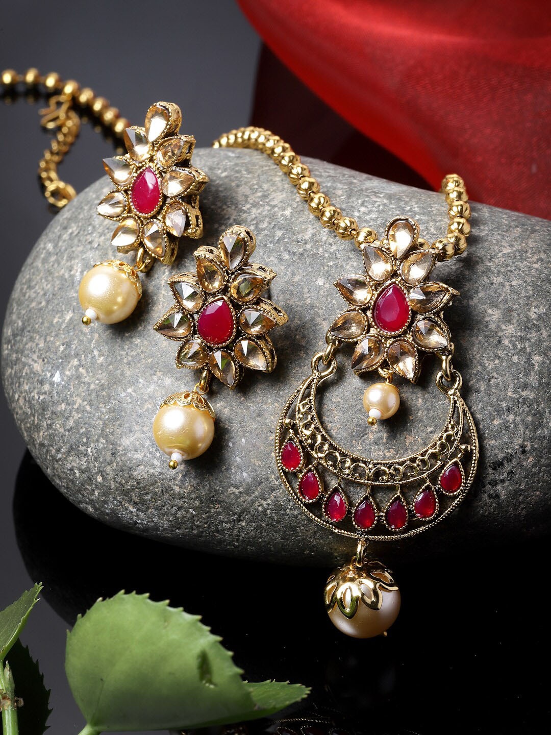 

Sukkhi Gold-Plated Stone-Studded & Beaded Jewellery Set