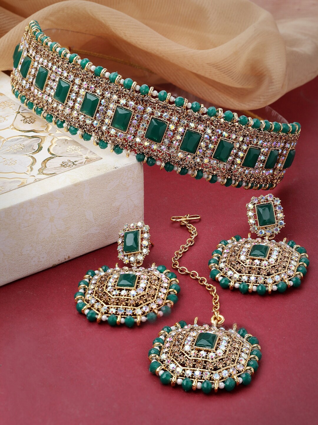 

Sukkhi Gold-Plated Kundan-Studded & Beaded Jewellery Set