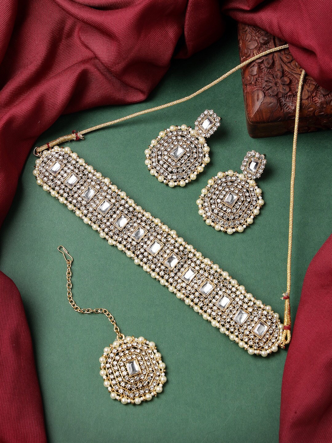 

Sukkhi Gold-Plated Kundan-Studded & Beaded Jewellery Set