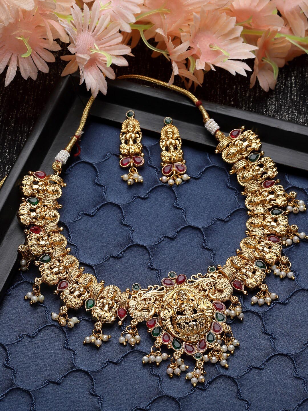 

Sukkhi Gold-Plated Stones-Studded & Beaded Jewellery Set