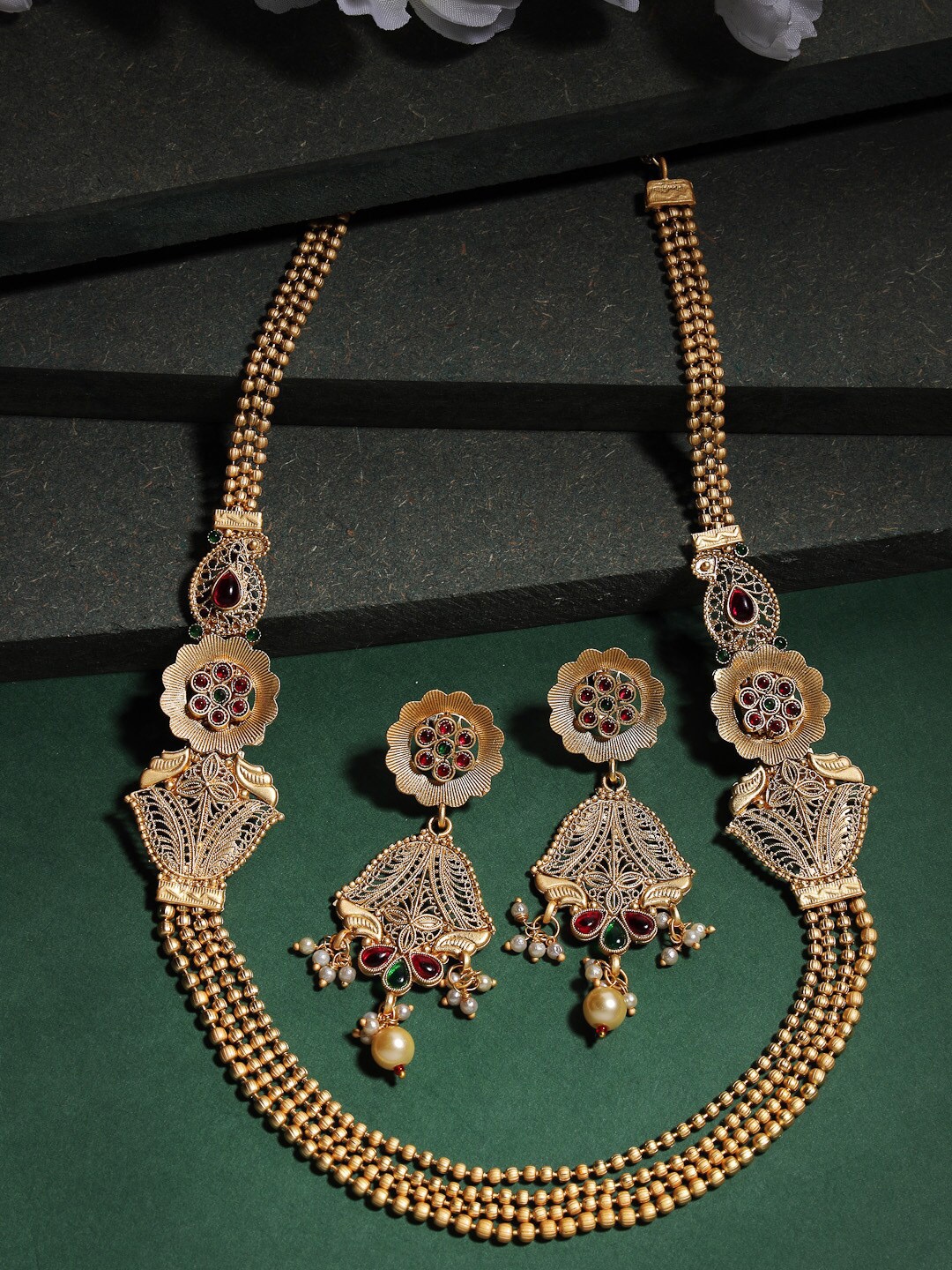 

Sukkhi Gold-Plated Kundan-Studded & Beaded Jewellery Set