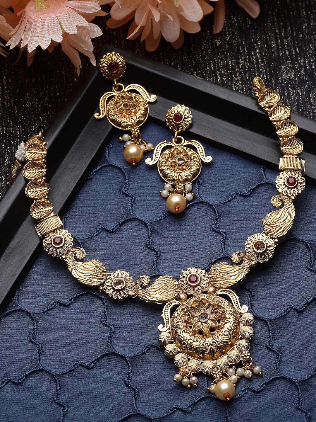 

Sukkhi Gold-Plated Stones-Studded & Beaded Jewellery Set