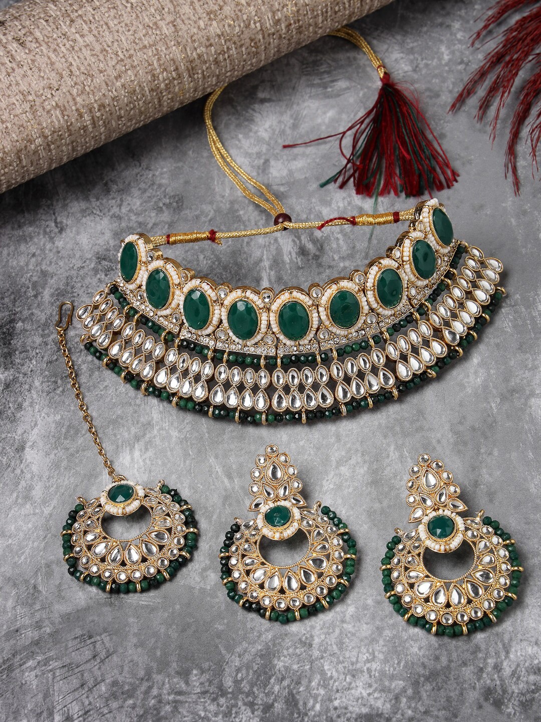 

Sukkhi Gold-Plated Kundan-Studded & Beaded Jewellery Set