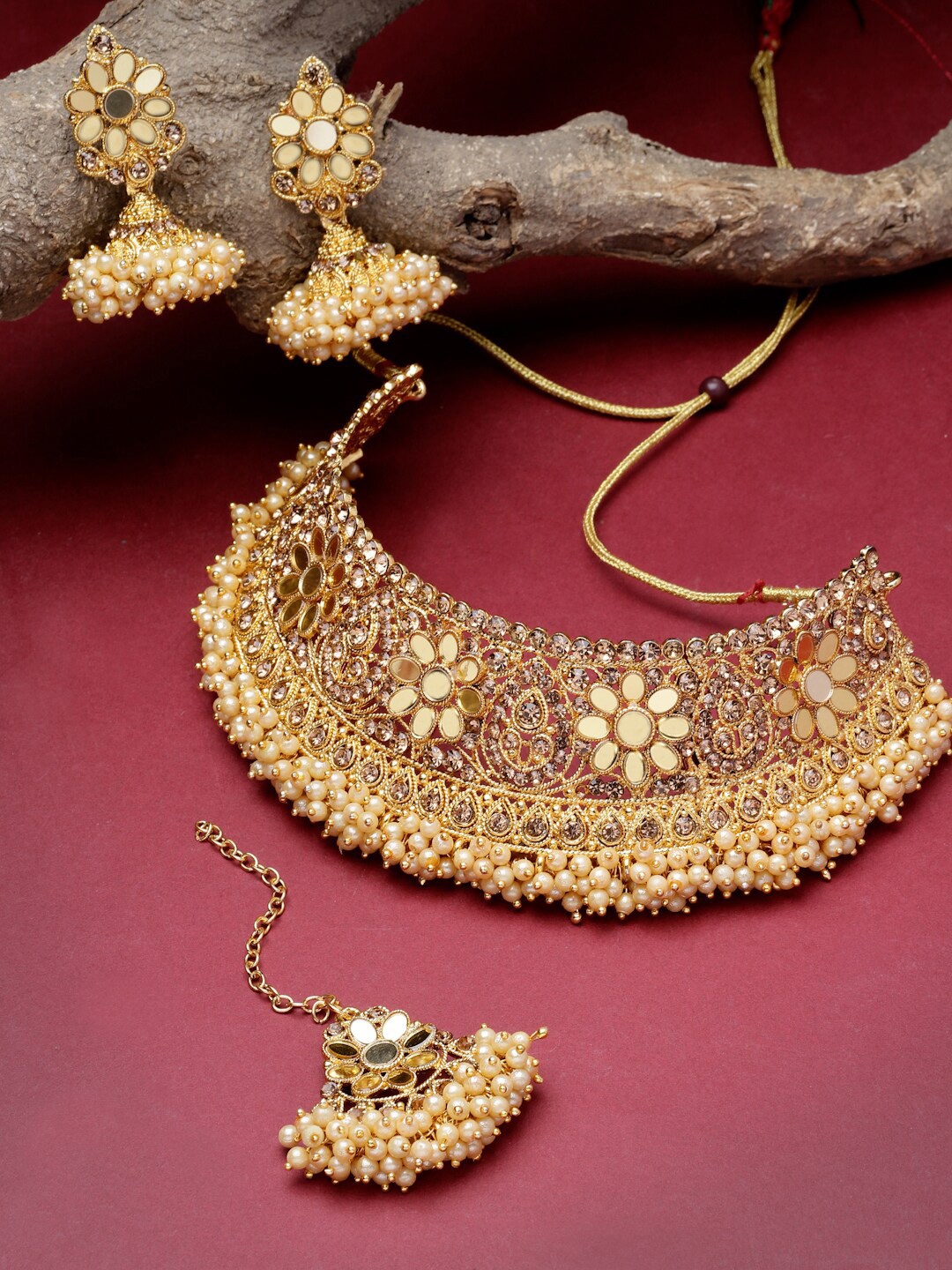 

Sukkhi Gold-Plated Kundan-Studded & Beaded Jewellery Set With Maang Tika