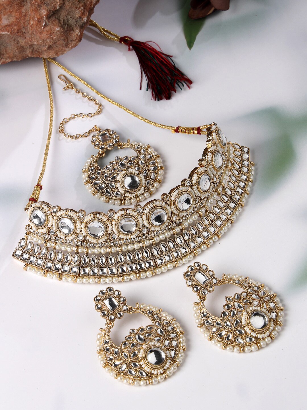 

Sukkhi Gold-Plated Kundan-Studded & Beaded Jewellery Set With Maang Tika