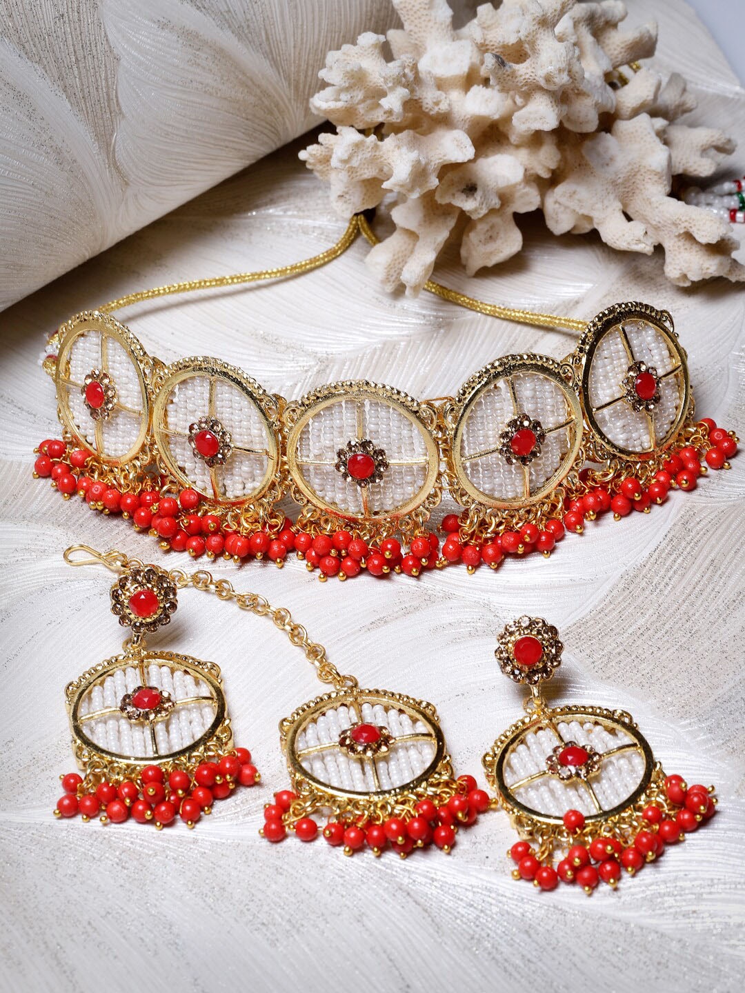 

Sukkhi Gold-Plated Stones-Studded & Beaded Jewellery Set With Maang Tika