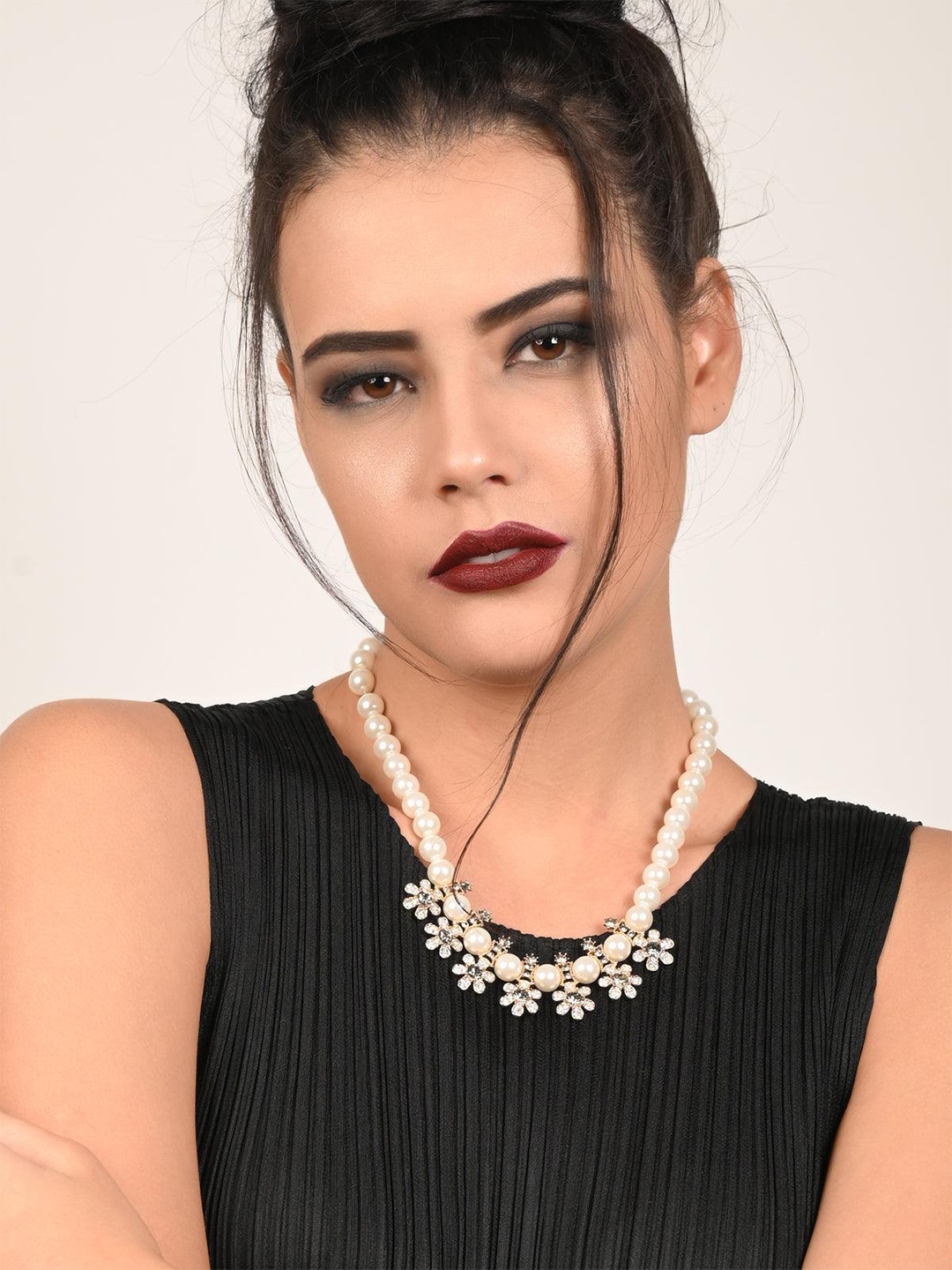

ODETTE Kundan Studded Beaded Necklace, Gold
