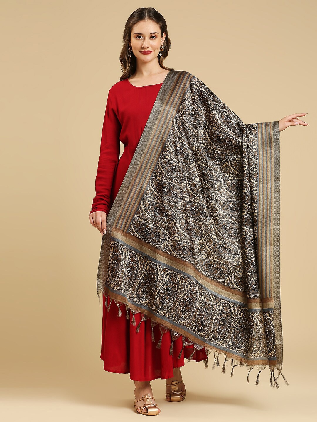 

Dupatta Bazaar Paisley Printed Dupatta, Grey