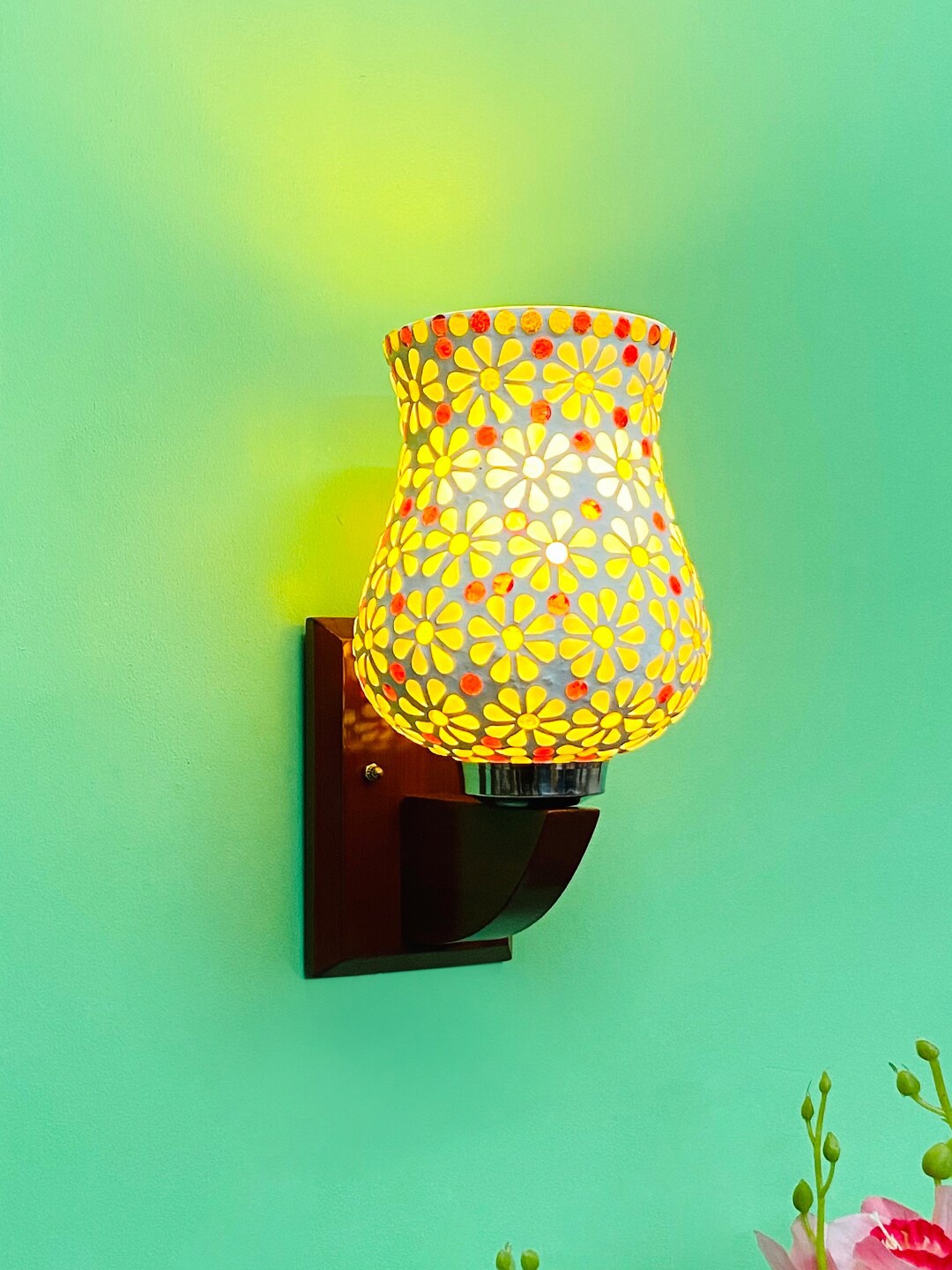 

foziq White & Yellow Textured Glass Wall Lamp