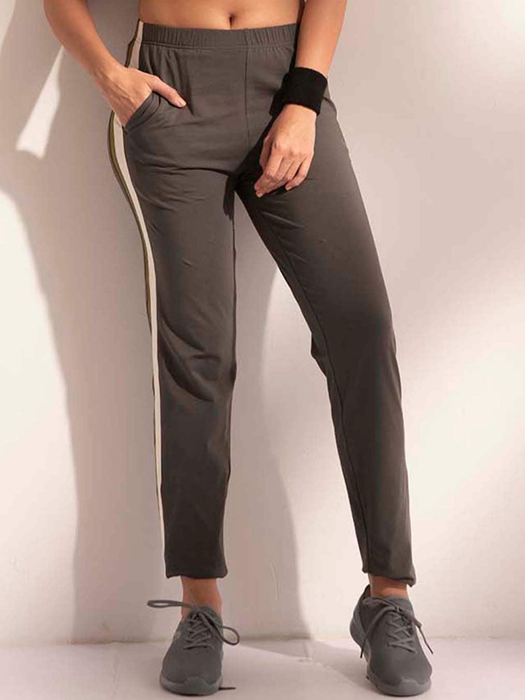 

LYRA Women Mid-Rise Cotton Relaxed-Fit Anti Odour Track Pants, Grey