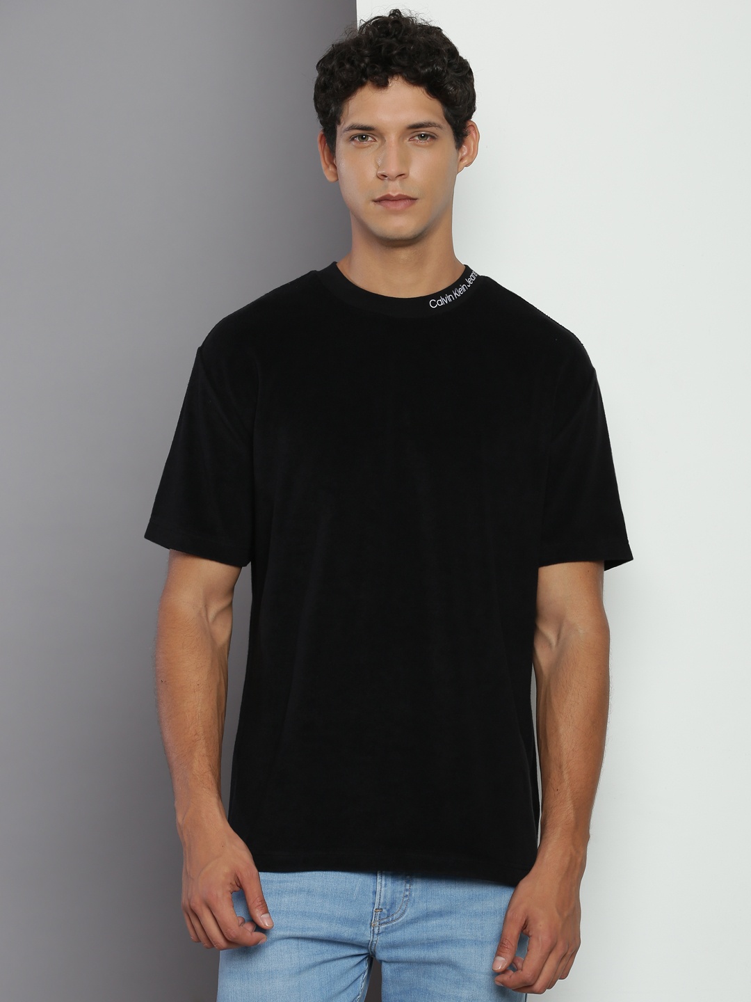 

Calvin Klein Jeans Round Neck Relaxed Fit T-shirt, Black