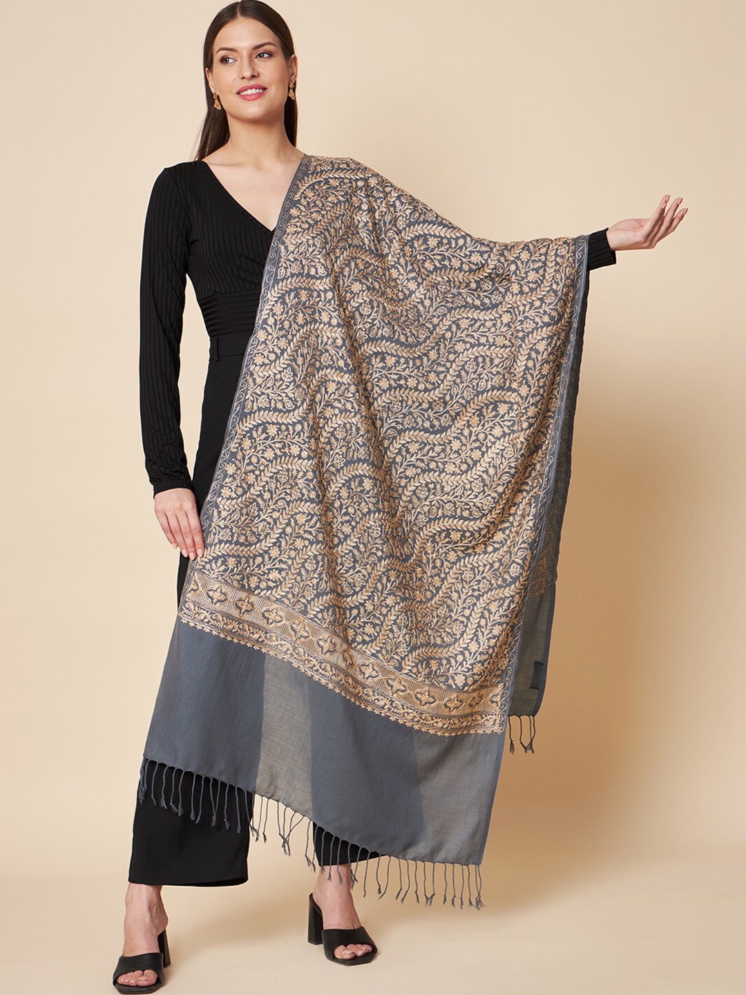 

Pashtush Floral Embroidered Wool Stole, Grey