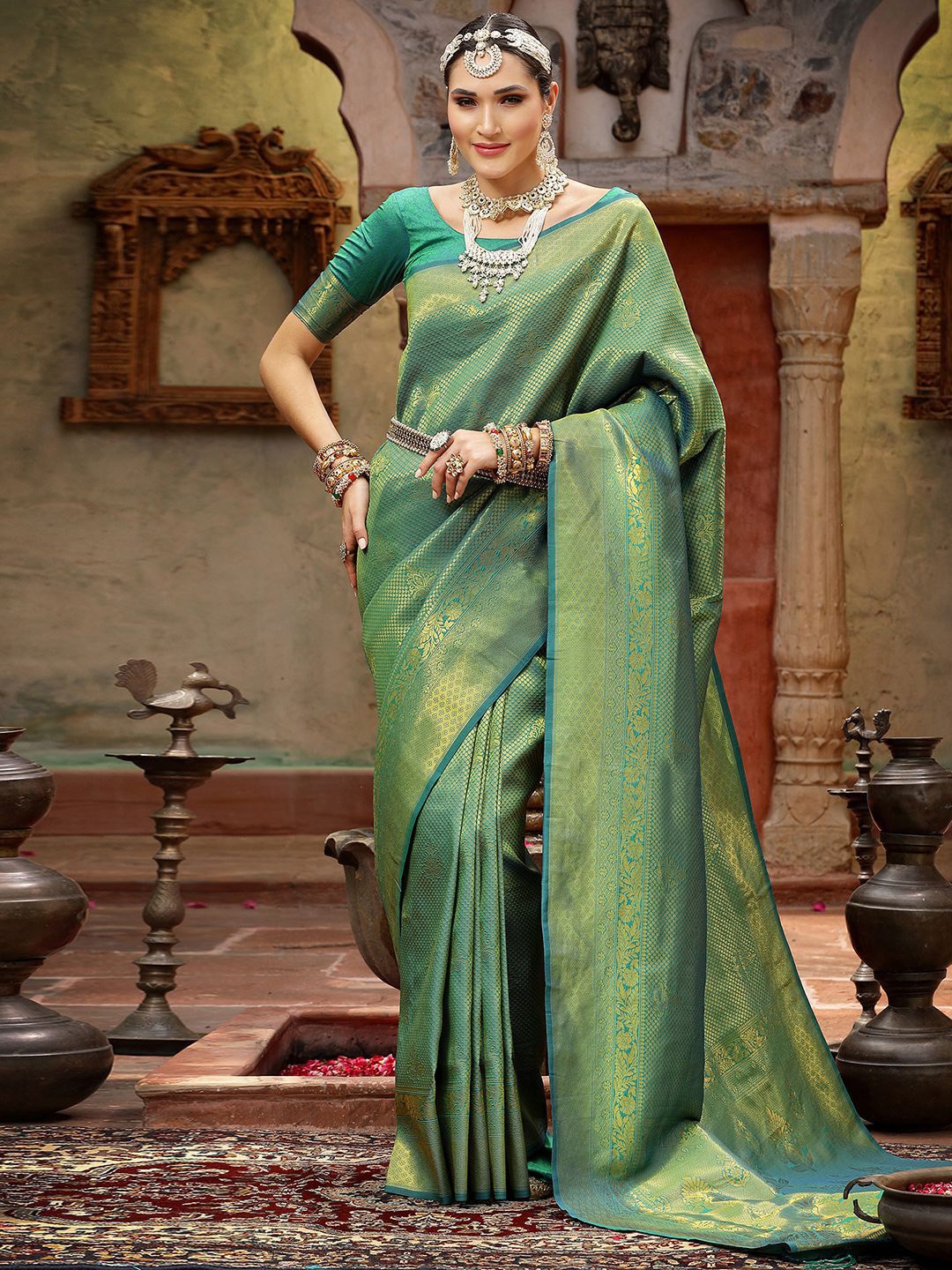 

Mitera Ethnic Motif Woven Design Zari Saree, Green