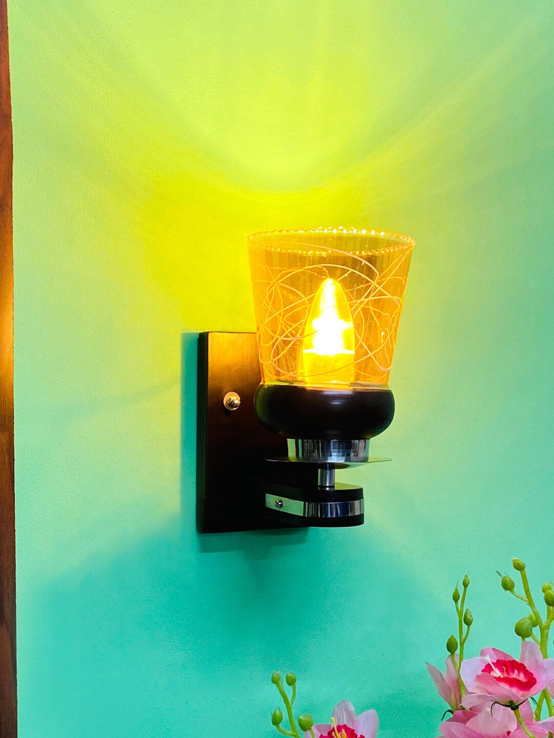 

foziq Yellow & Black Printed Glass Wall Lamp