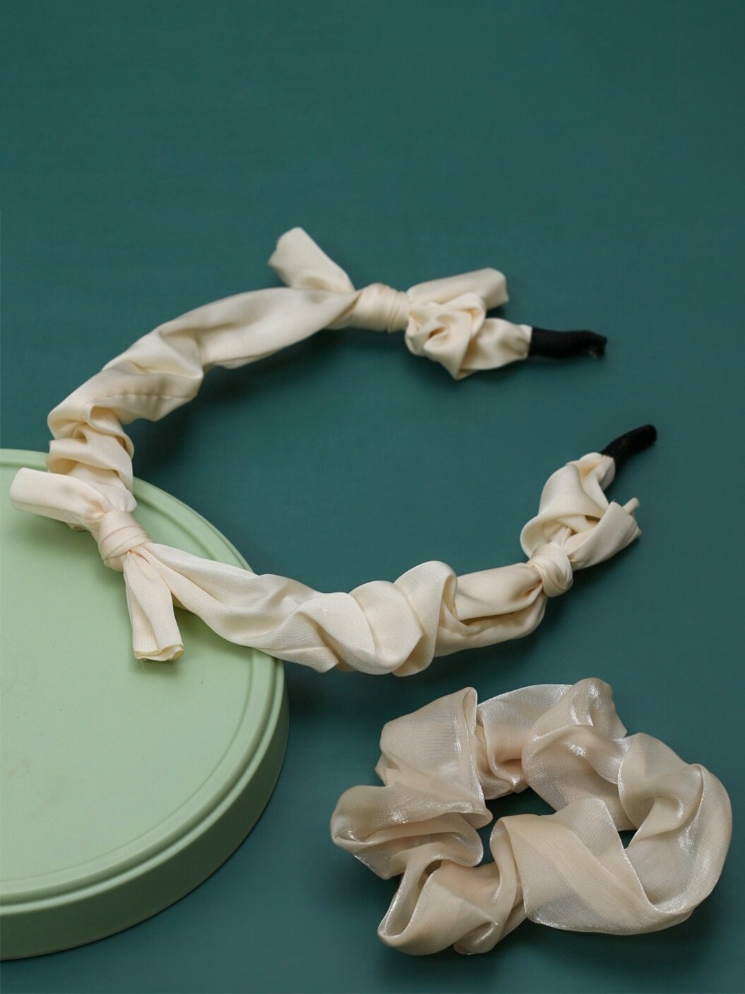 

Yellow Bee Girls Set of 2 Hair Accessory Set, Cream