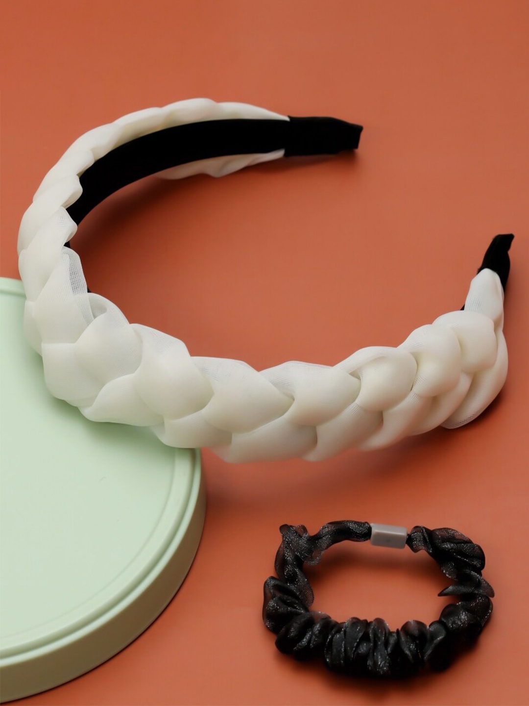 

Yellow Bee Girls Set Of 2 Hair Accessory Set, White