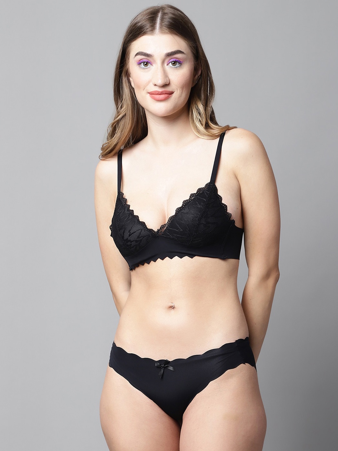 

PrettyCat Self Design Lightly Padded Lace Detail Lingerie Set, Black