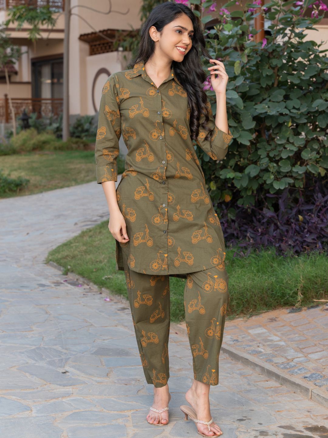 

HOUSE OF JAMOTI Printed Pure Cotton Straight Kurti with Trousers, Green