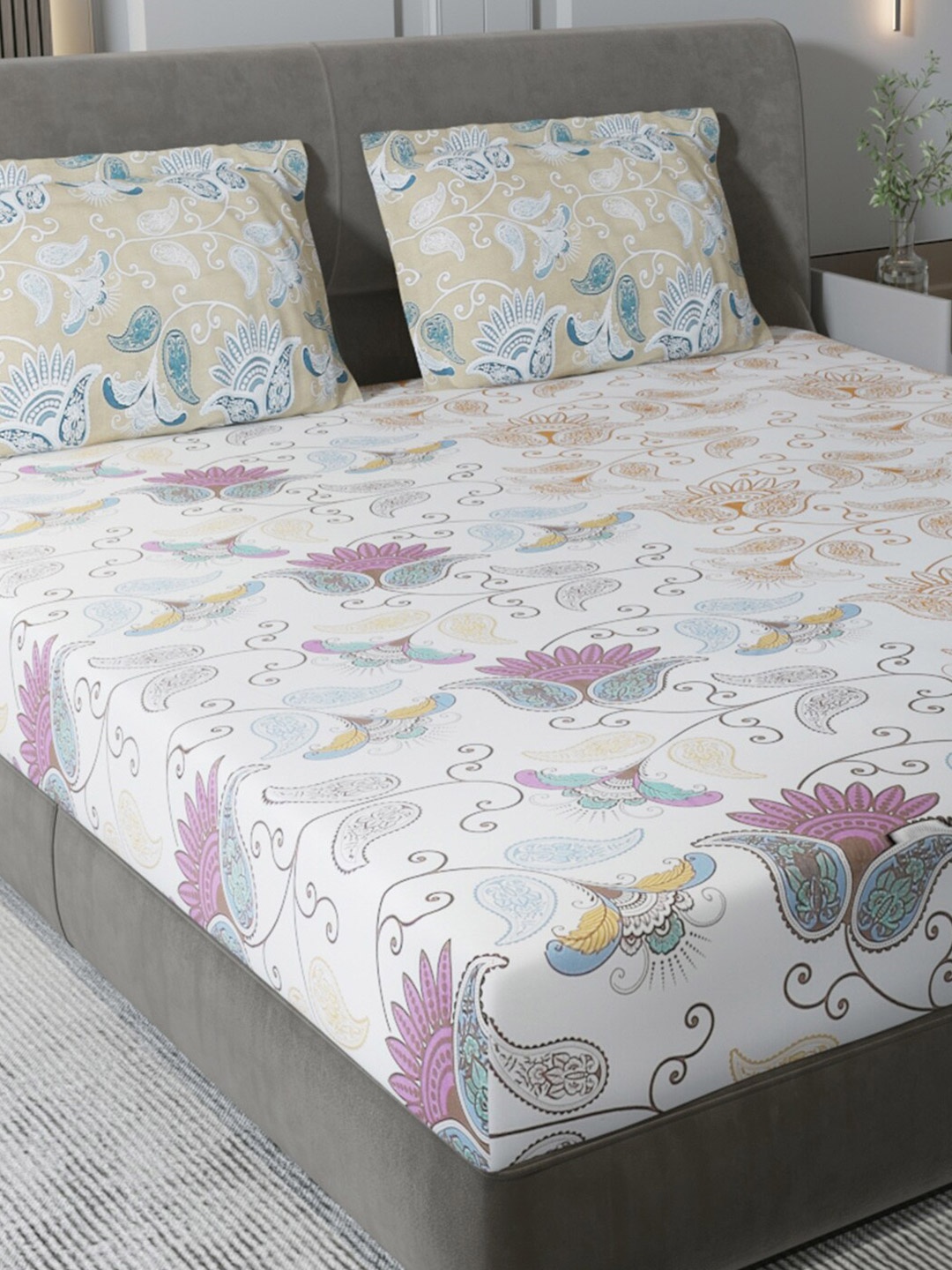 

Monte Carlo White & Brown Floral Pure Cototn 144 TC King Bedsheet With 2 Pillow Covers