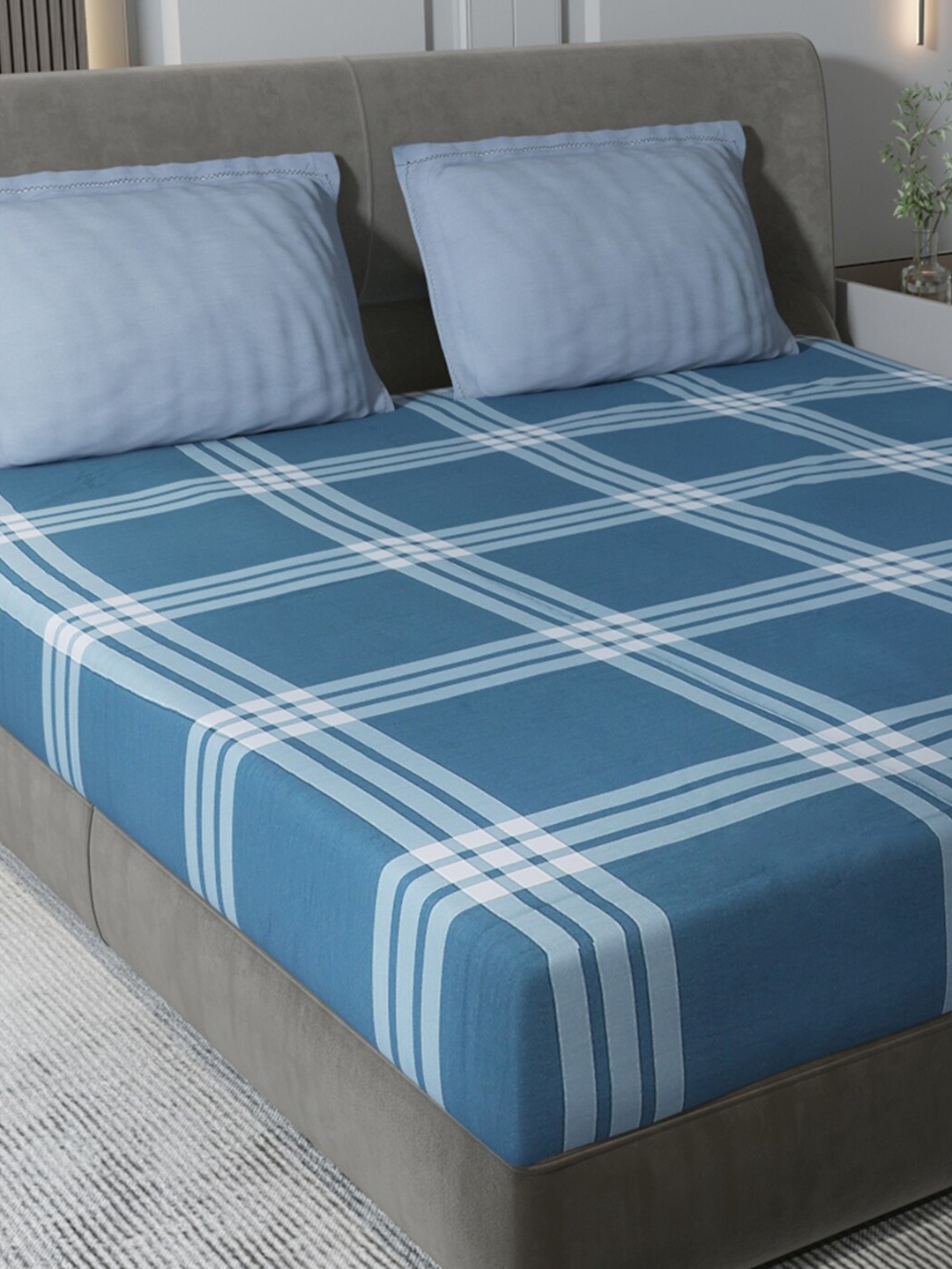 

Monte Carlo Blue & White Geometric Pure Cotton 200 TC Queen Bedsheet With 2 Pillow Covers