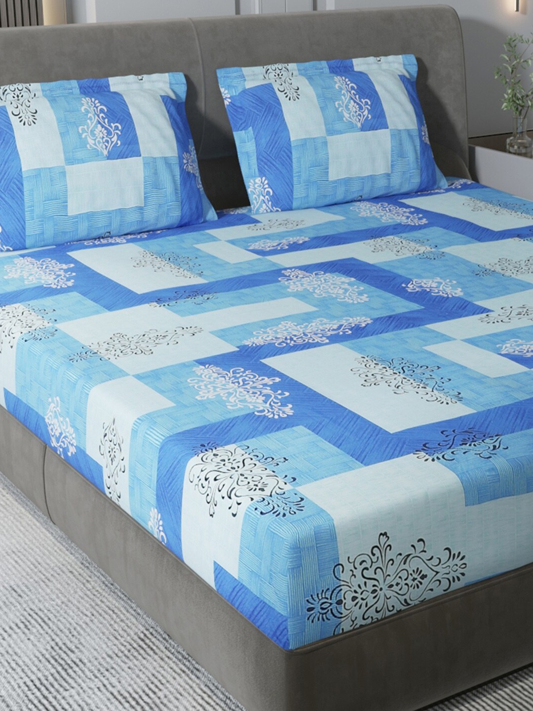 

Monte Carlo Blue & White Geometric Pure Cotton 140 TC King Bedsheet With 2 Pillow Covers