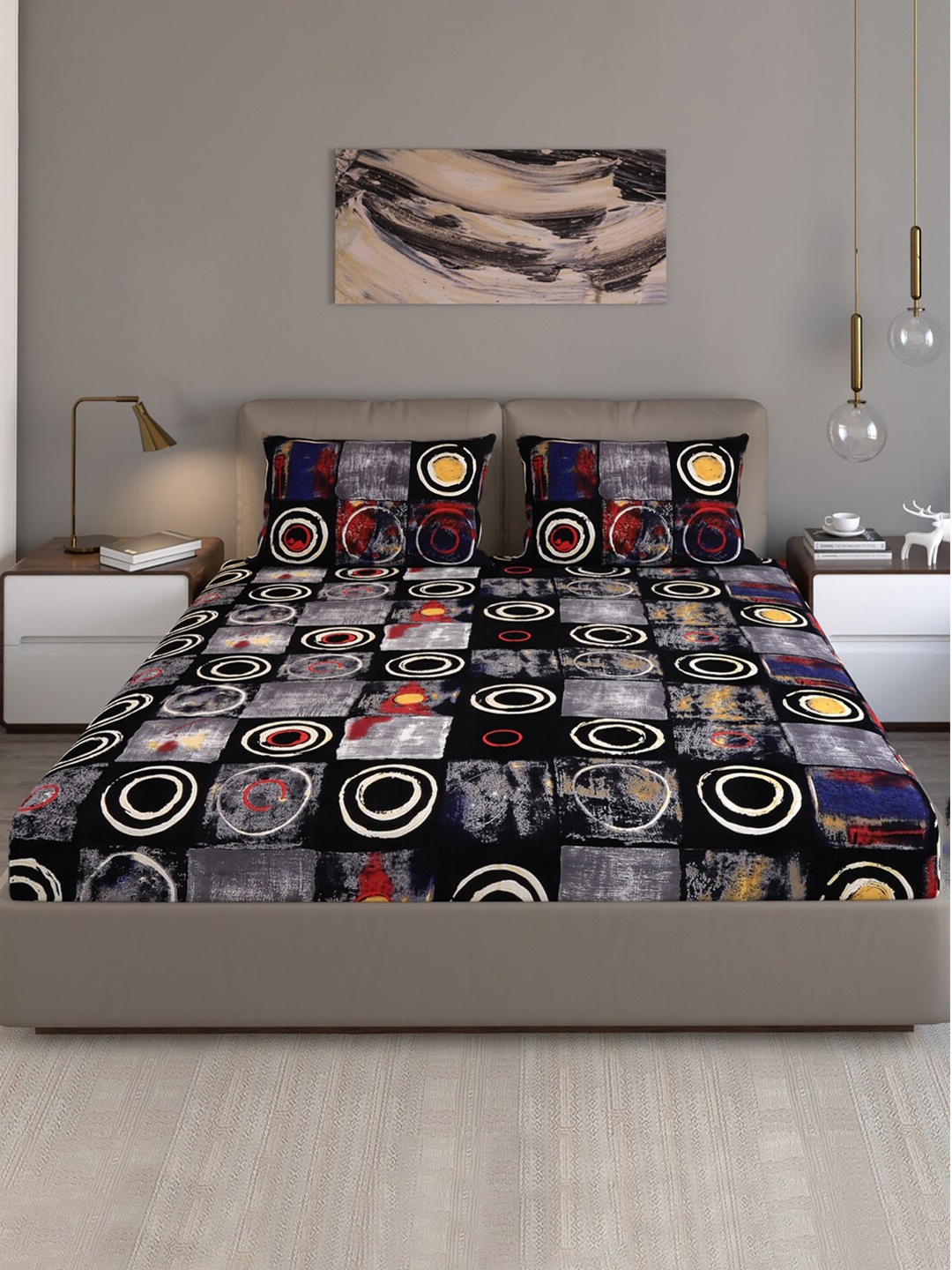 

Monte Carlo Fashnik Black & Red Printed 130 TC Queen Bedsheet With 2 Pillow Covers