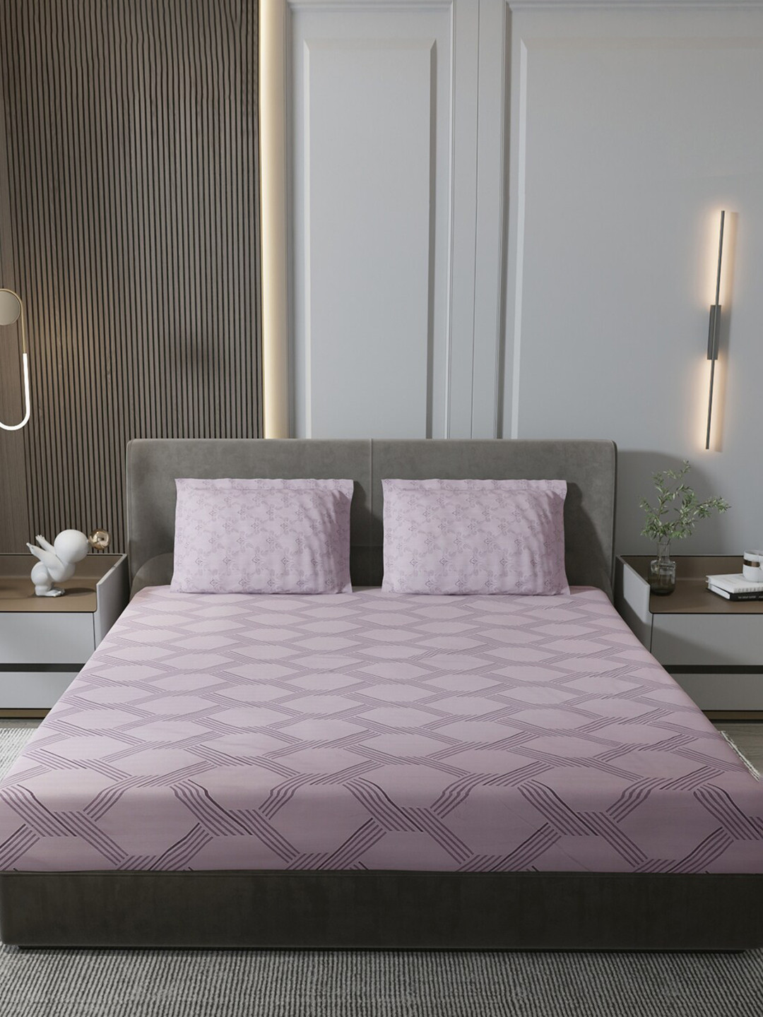 

Monte Carlo Armania Purple Printed Cotton 210 TC King Bedsheet With 2 Pillow Covers
