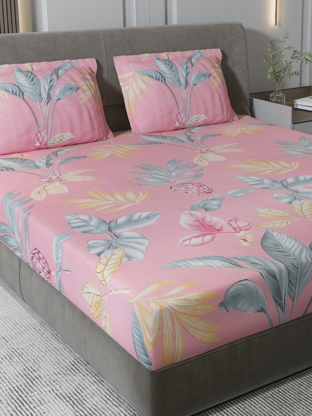 

Monte Carlo Fashnik Pink & Grey Printed 130 TC Queen Bedsheet With 2 Pillow Covers