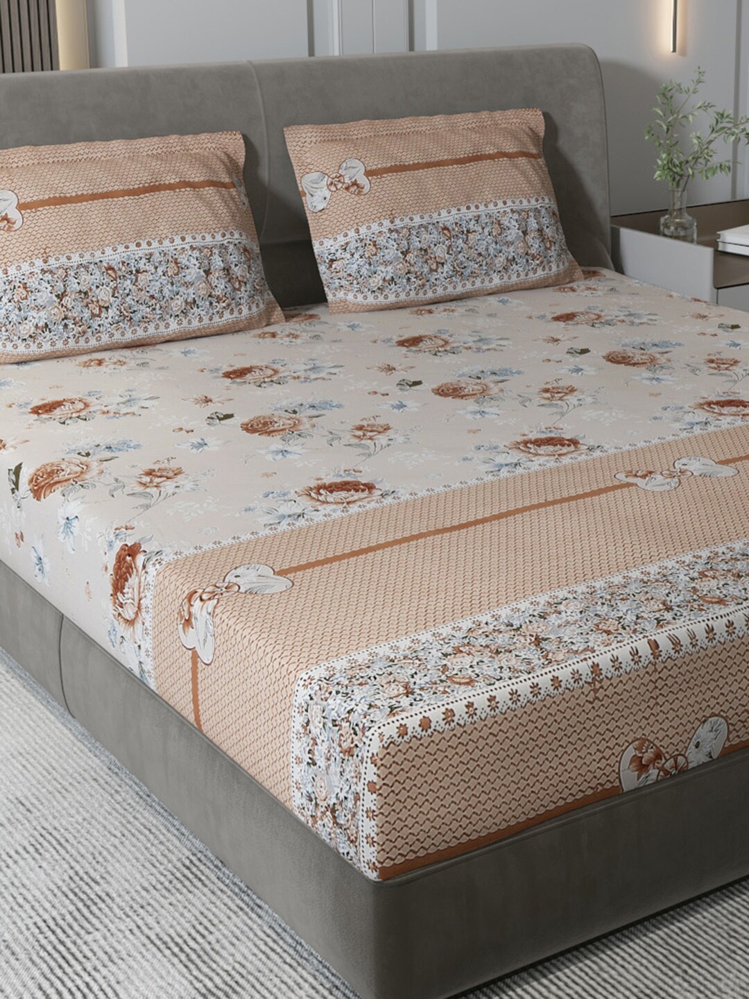 

Monte Carlo Fashnik Beige Printed 130 TC Queen Bedsheet With 2 Pillow Covers