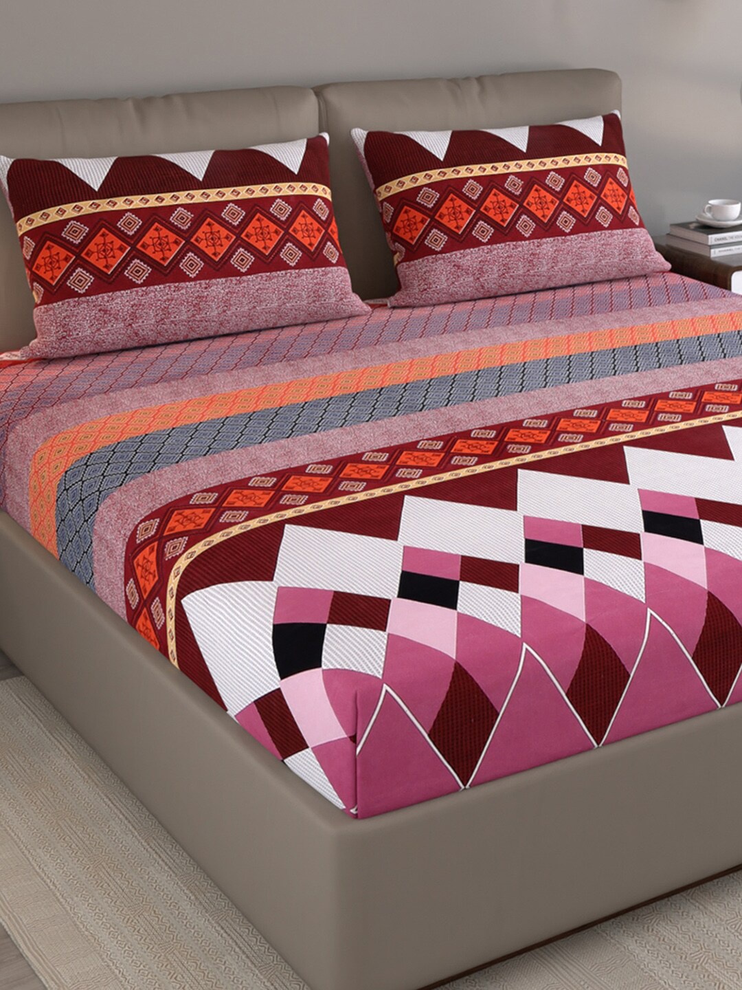 

Monte Carlo Fashnik Pink Printed 130 TC Queen Bedsheet With 2 Pillow Covers
