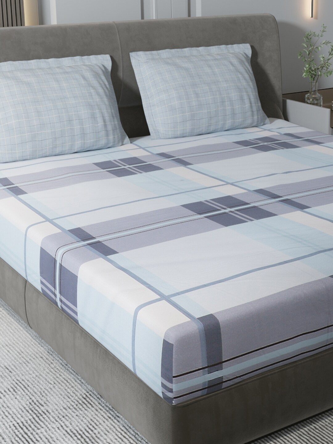 

Monte Carlo Santiago Blue Geometric 200 TC Cotton King Bedsheet with 2 Pillow Covers