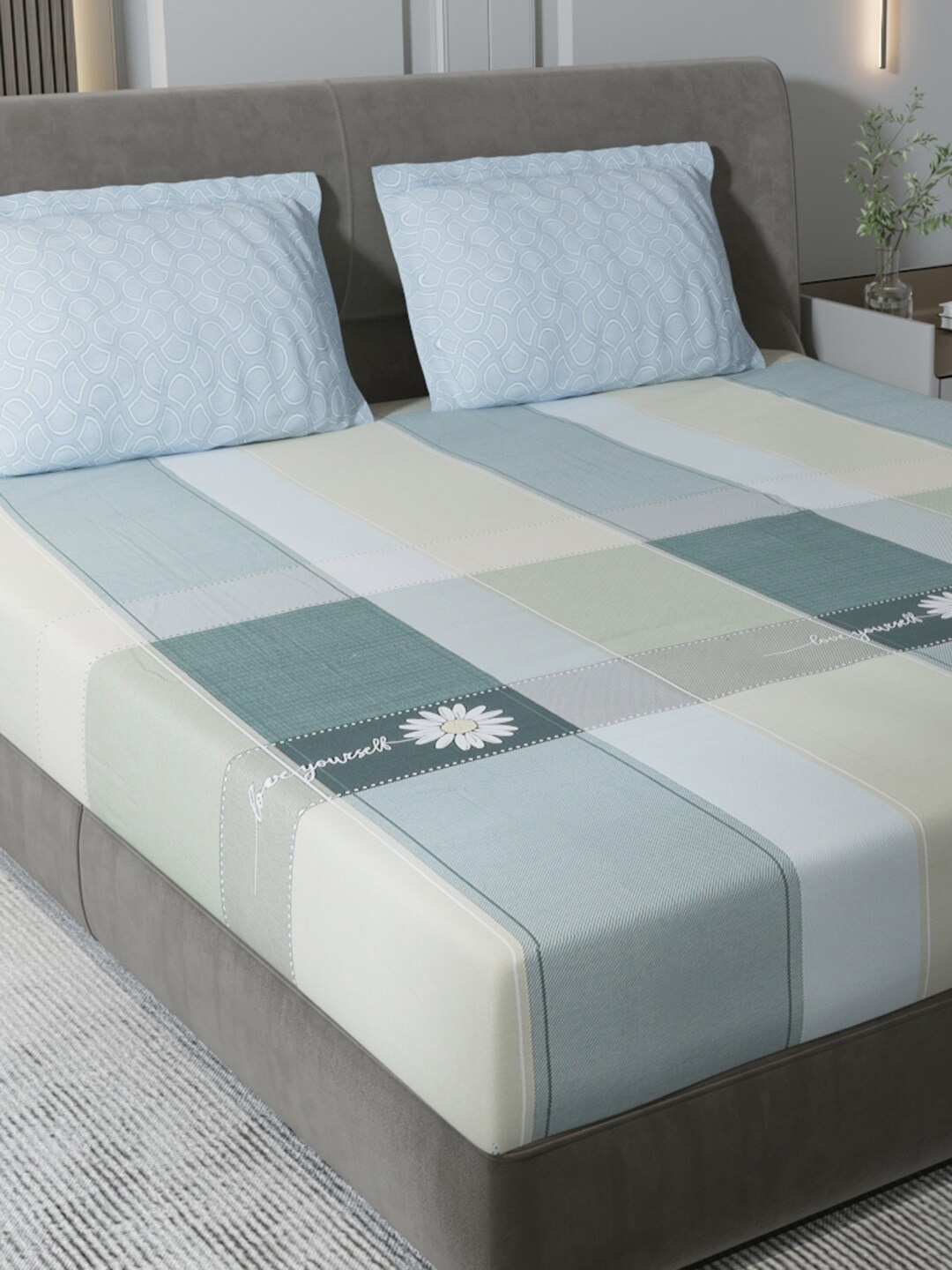 

Monte Carlo Santiago Blue Geometric 200 TC Cotton King Bedsheet with 2 Pillow Covers